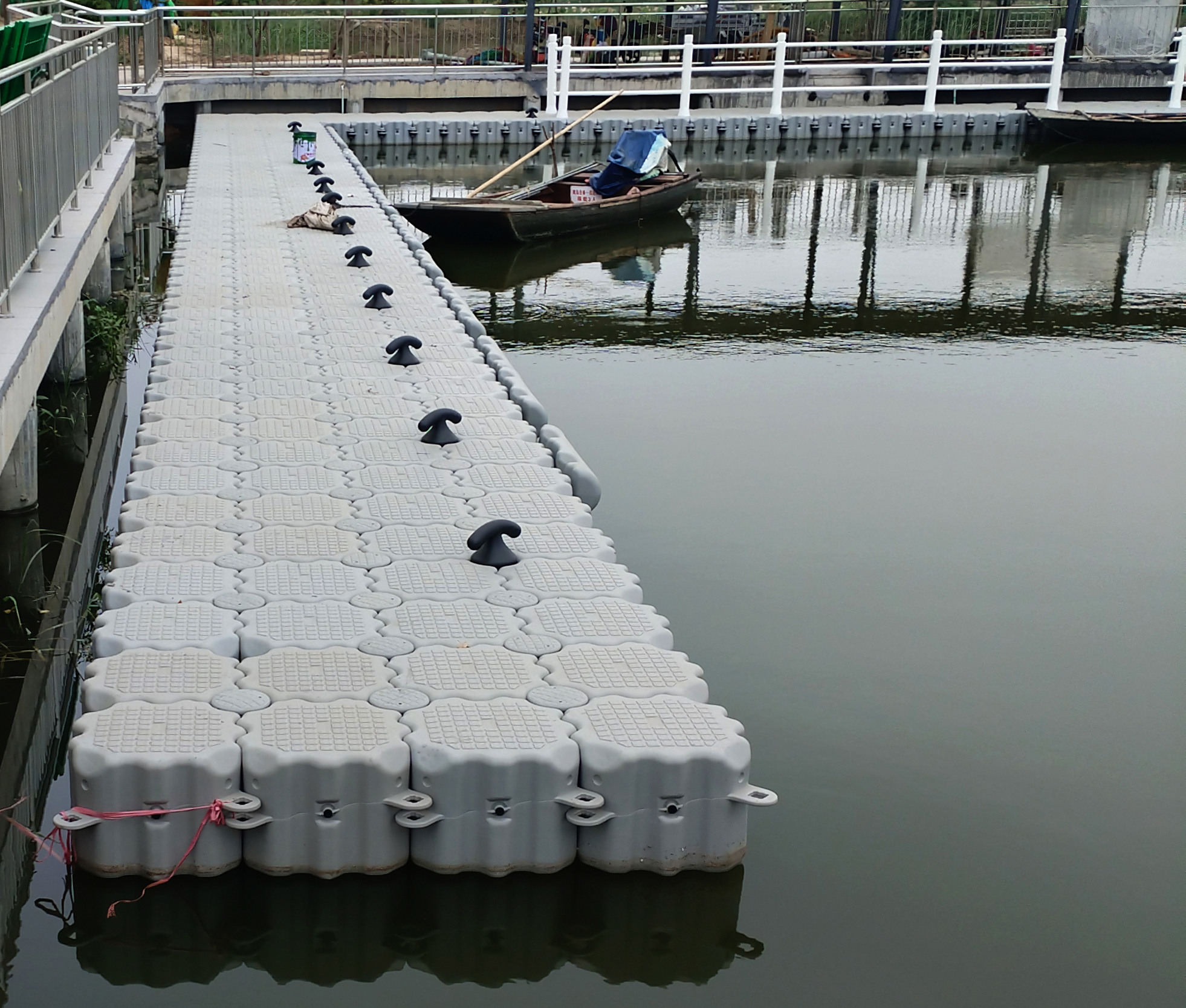 浮筒浮橋平臺打造水上交通風景